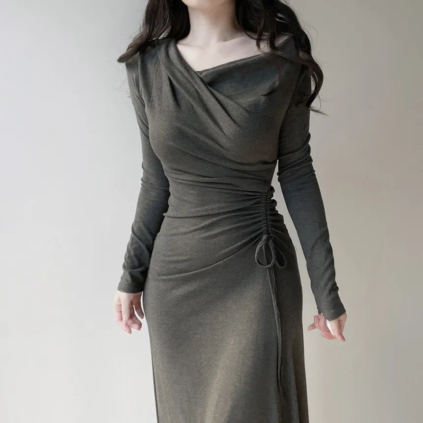 ワンショルダードレープシャーリングドローストリングロングワンピース | mirangmirang | 詳細画像8