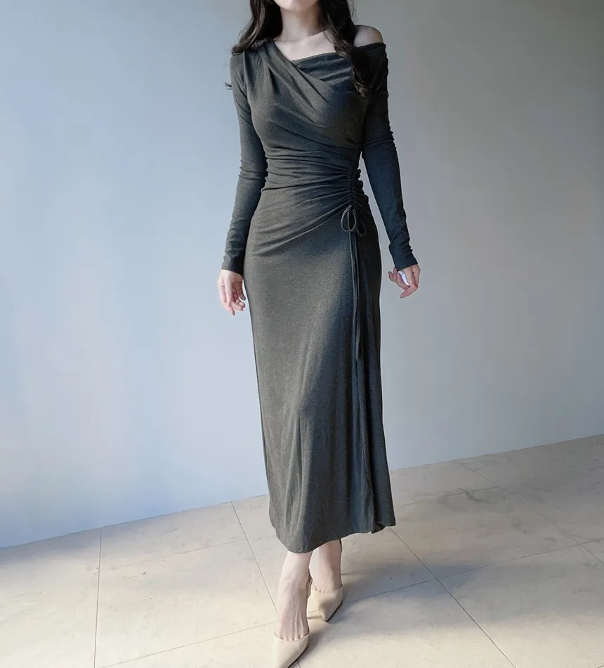 ワンショルダードレープシャーリングドローストリングロングワンピース | mirangmirang | 詳細画像11
