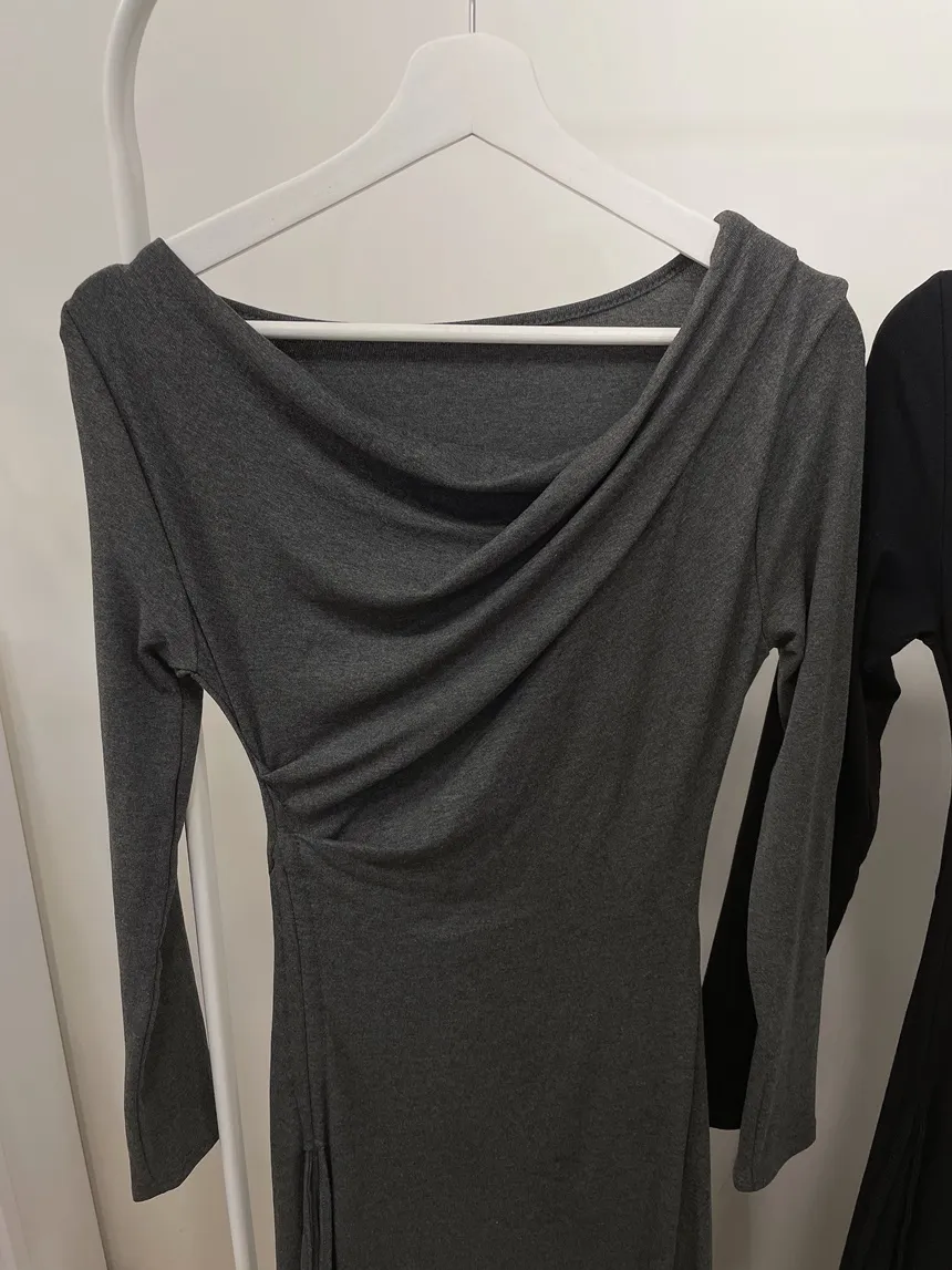 ワンショルダードレープシャーリングドローストリングロングワンピース | mirangmirang | 詳細画像19