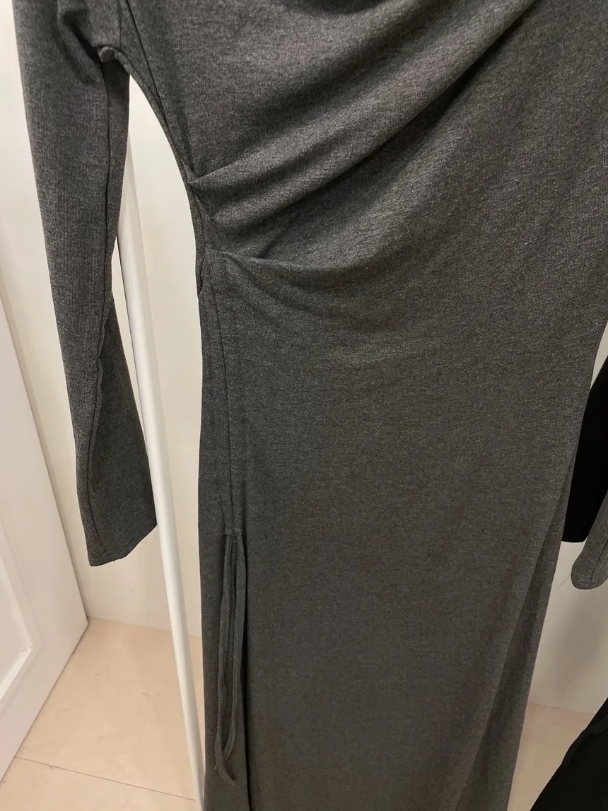 ワンショルダードレープシャーリングドローストリングロングワンピース | mirangmirang | 詳細画像20