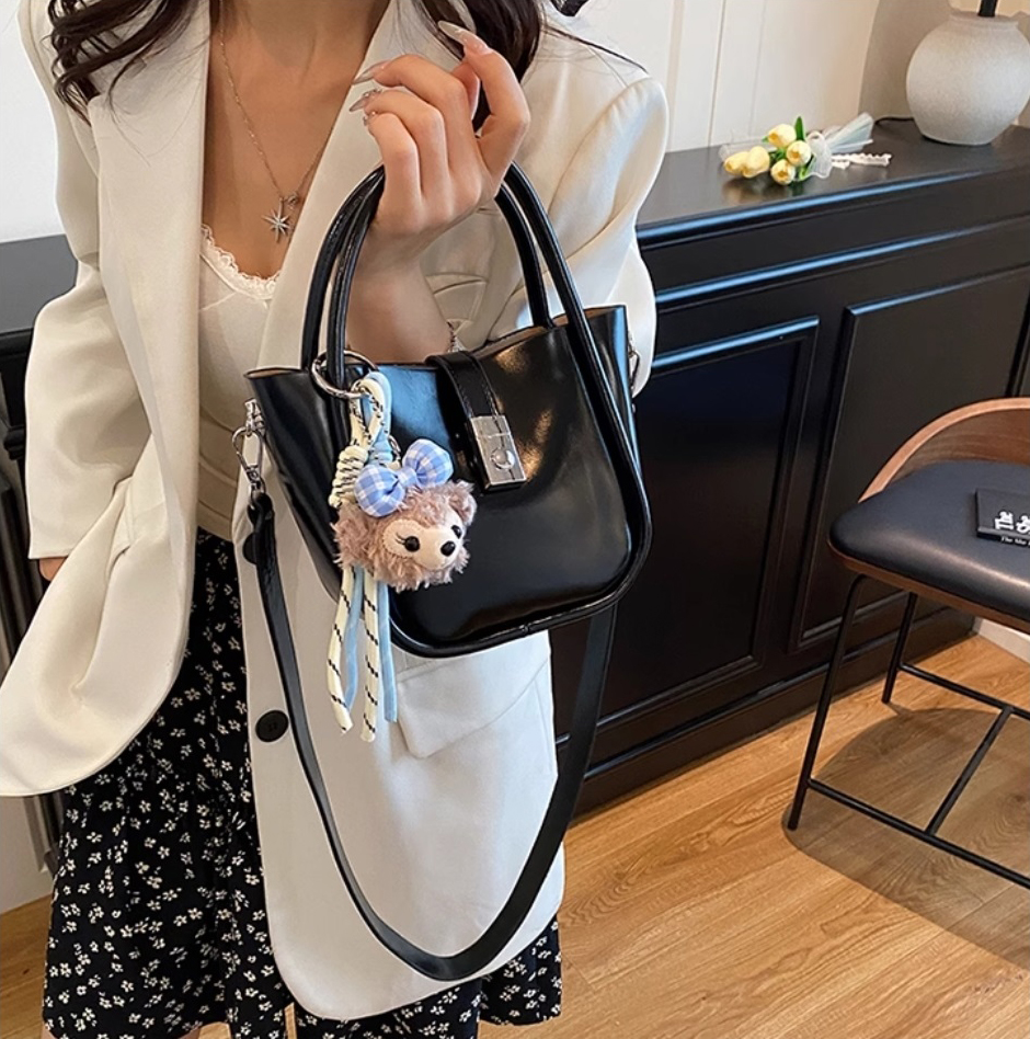 レザー調カラーショルダーバッグ | 詳細画像2