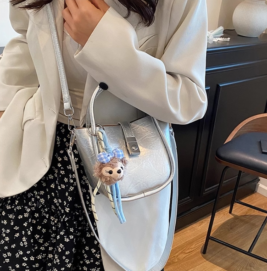 レザー調カラーショルダーバッグ | 詳細画像3