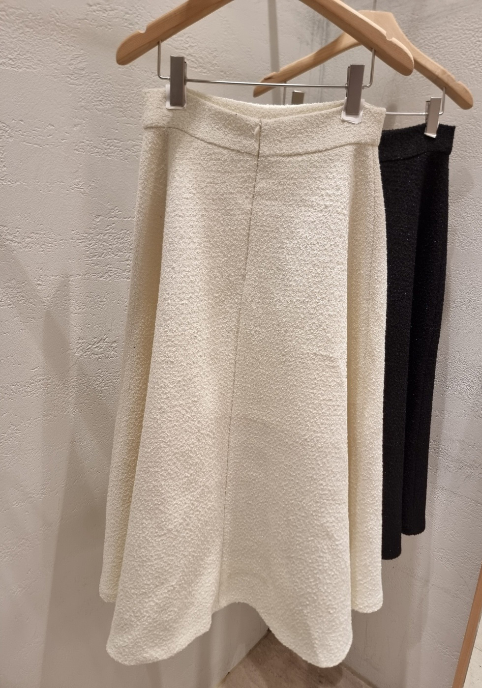 ツイードラウンドネックノーカラーパール調ボタン肩パッドフレアセットアップ | 詳細画像26