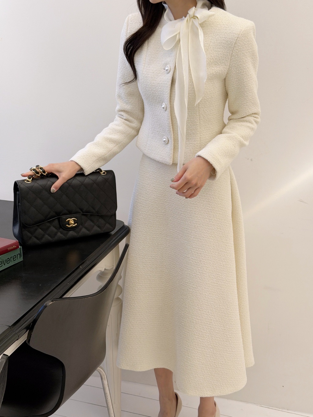 ツイードラウンドネックノーカラーパール調ボタン肩パッドジャケット | 詳細画像5