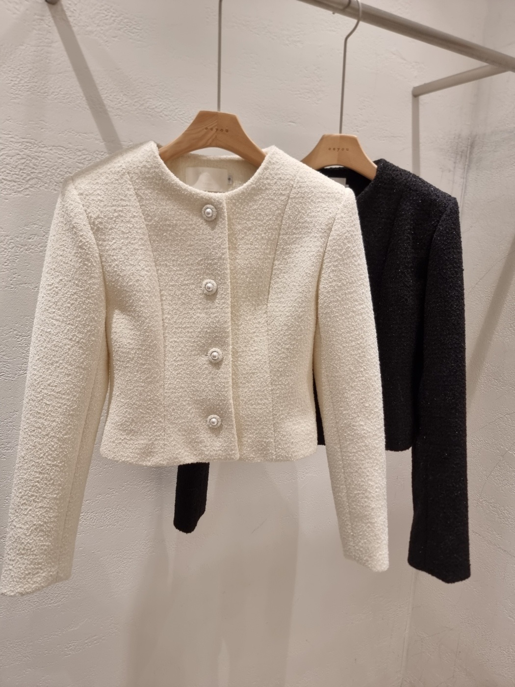 ツイードラウンドネックノーカラーパール調ボタン肩パッドジャケット | 詳細画像18