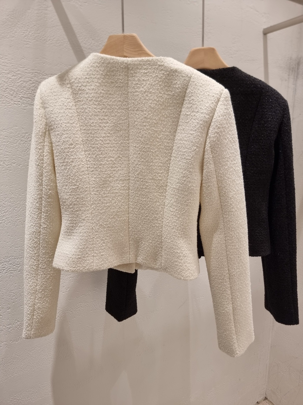 ツイードラウンドネックノーカラーパール調ボタン肩パッドジャケット | 詳細画像20