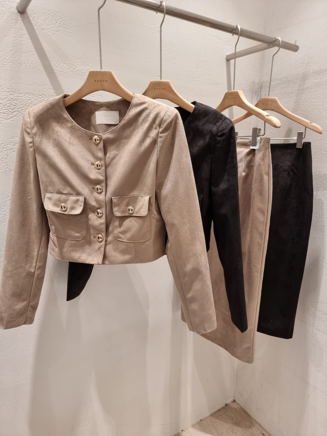 スエード調ラウンドネックポケット肩パッドHライン(ロング丈)セットアップ | 詳細画像19