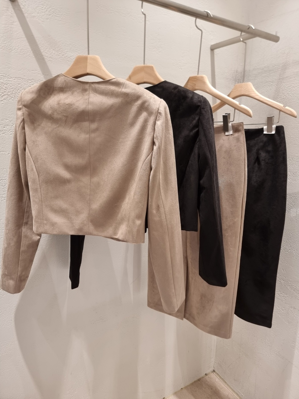 スエード調ラウンドネックポケット肩パッドHライン(ロング丈)セットアップ | 詳細画像21