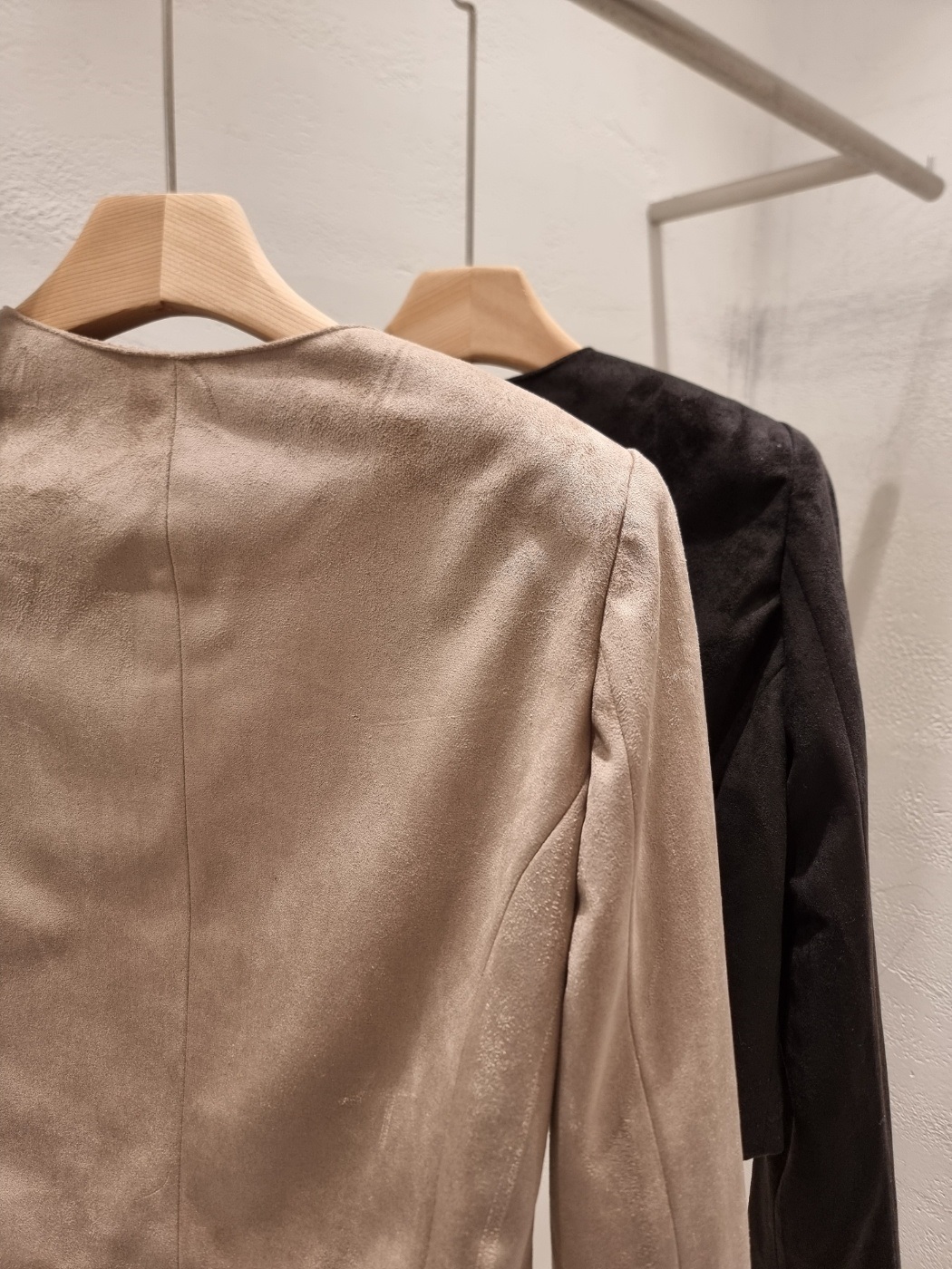 スエード調ラウンドネックポケット肩パッドHライン(ロング丈)セットアップ | 詳細画像22