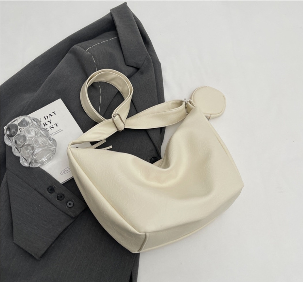 レザー調ショルダーバッグポーチ付 | 詳細画像4