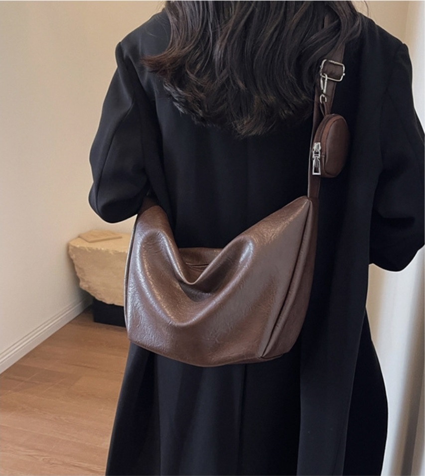 レザー調ショルダーバッグポーチ付 | 詳細画像5