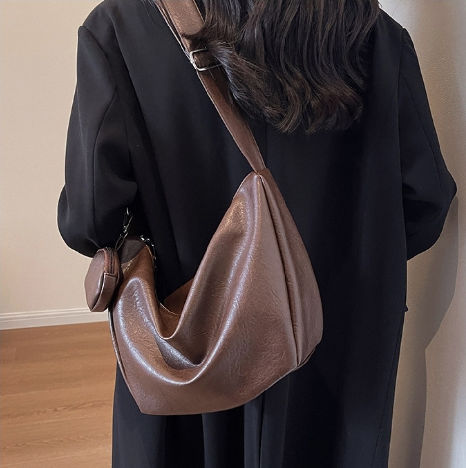 レザー調ショルダーバッグポーチ付 | 詳細画像9