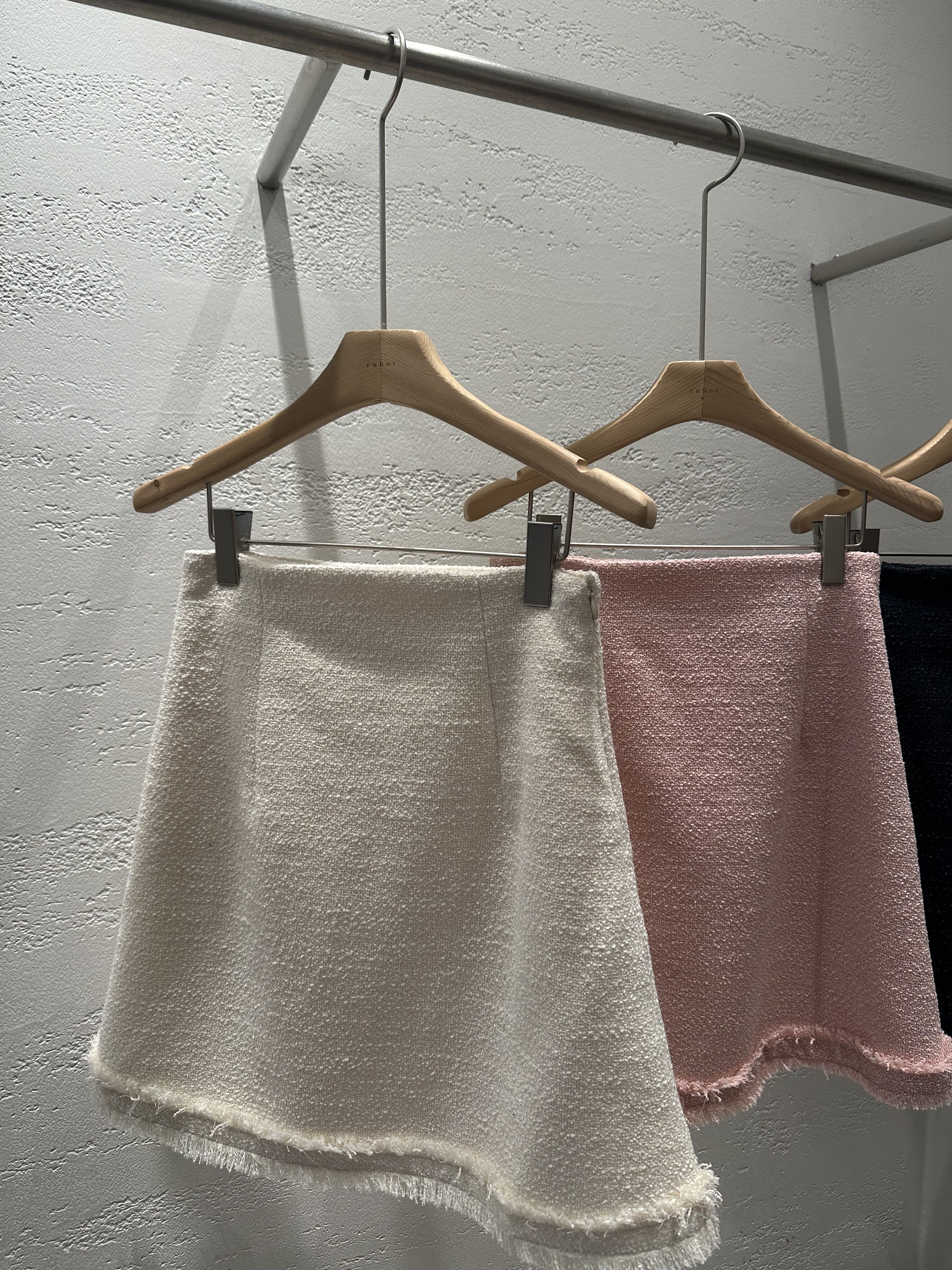 ツイードジップアップラウンドネックノーカラーパール調ボタンスリム長袖ミニセットアップスカートジャケット | 詳細画像24