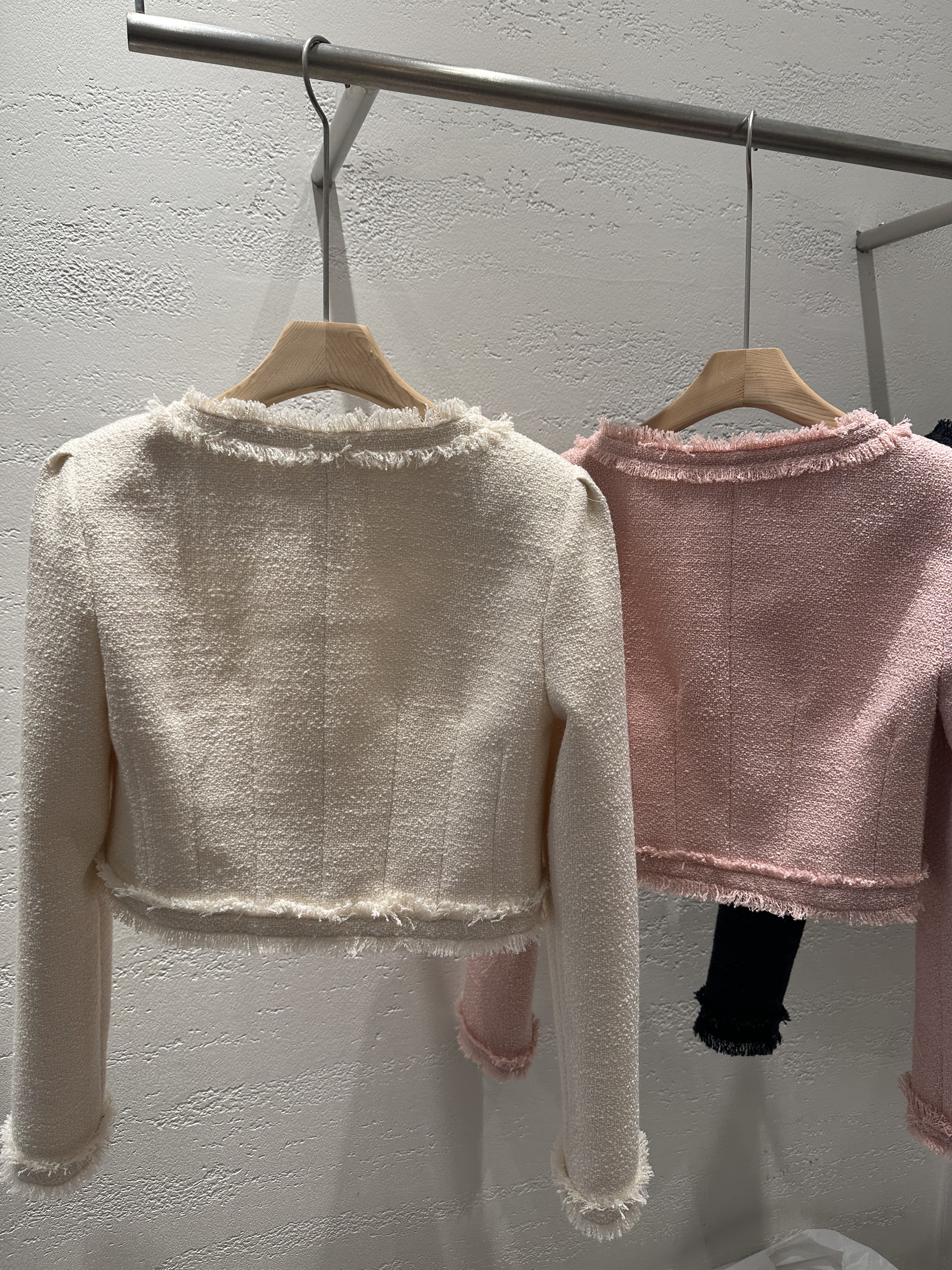 ツイードノーカラーパール調ボタン肩パッドスリム長袖ジャケット | 詳細画像23