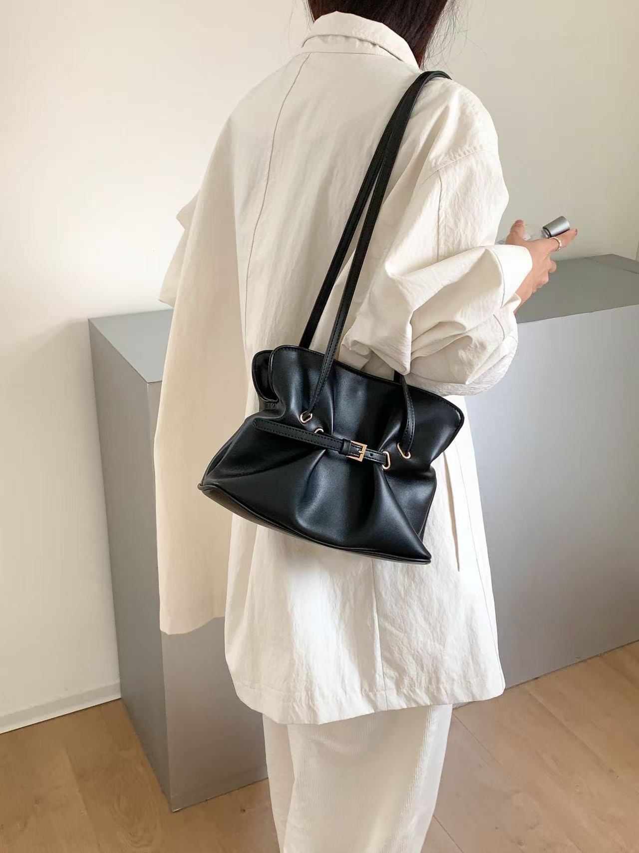 レザー調バックルトートバッグ | 詳細画像2