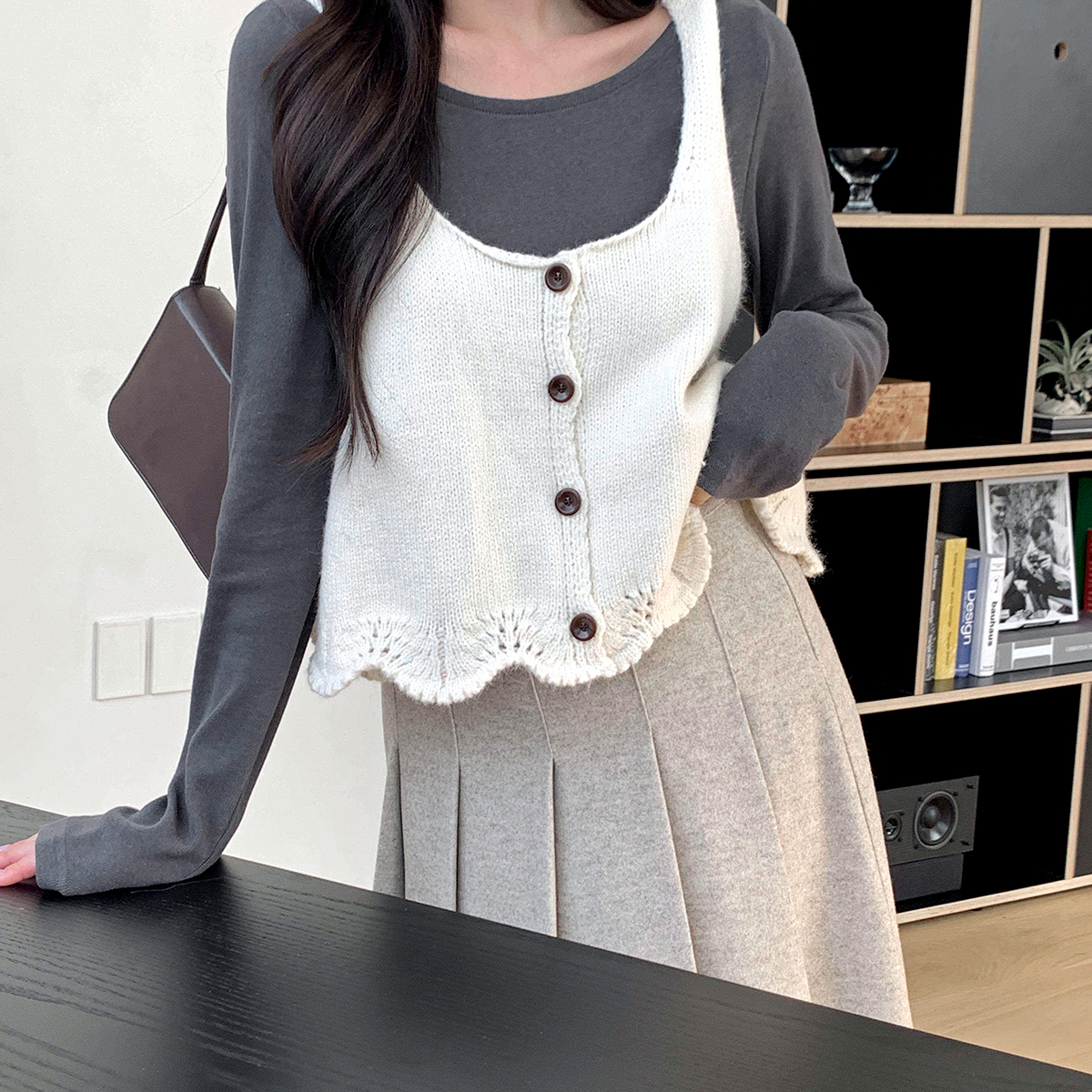 ニットボタンパンチングクロップドビスチェ | レディースファッション