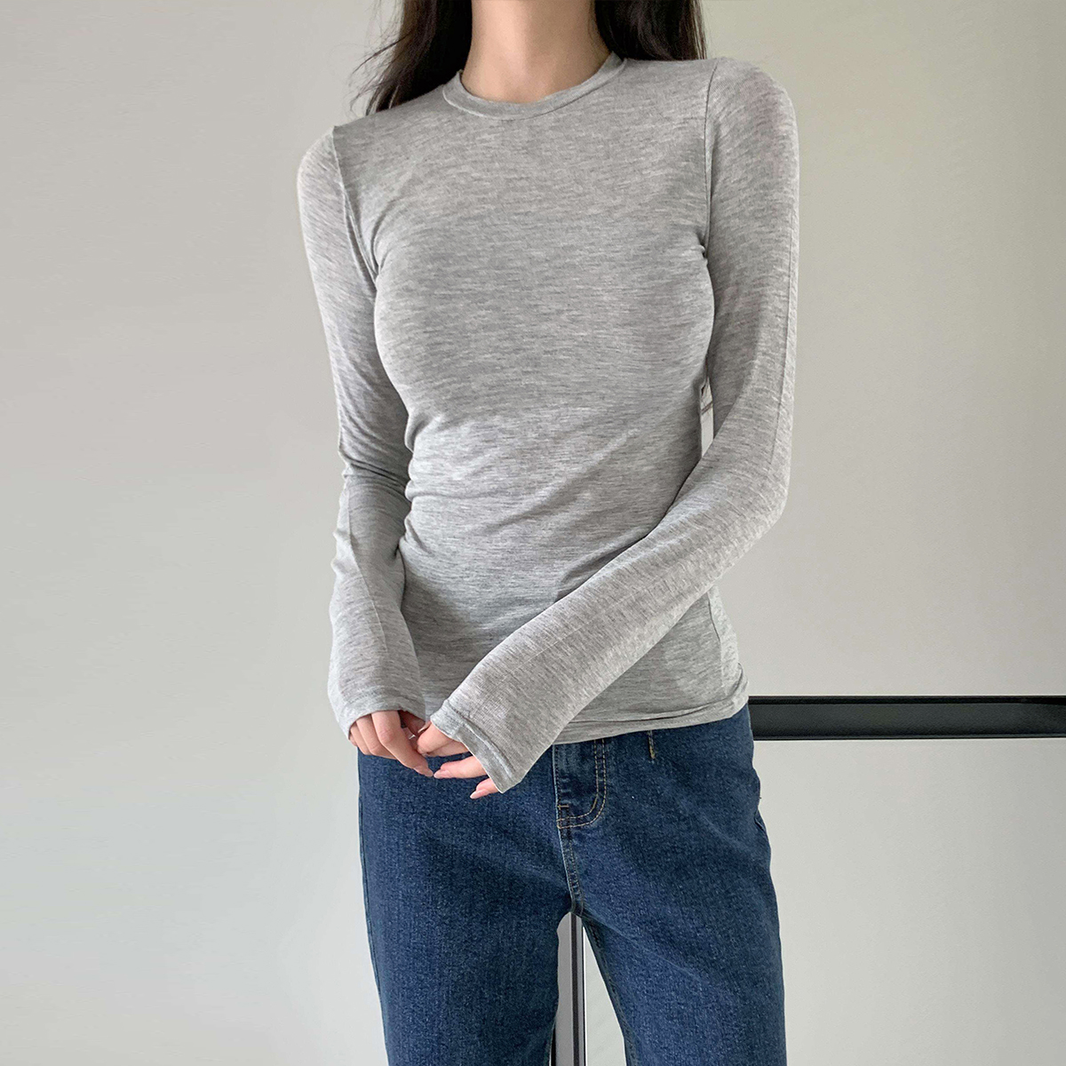 ストレッチラウンドネック長袖スリムTシャツ | レディースファッション