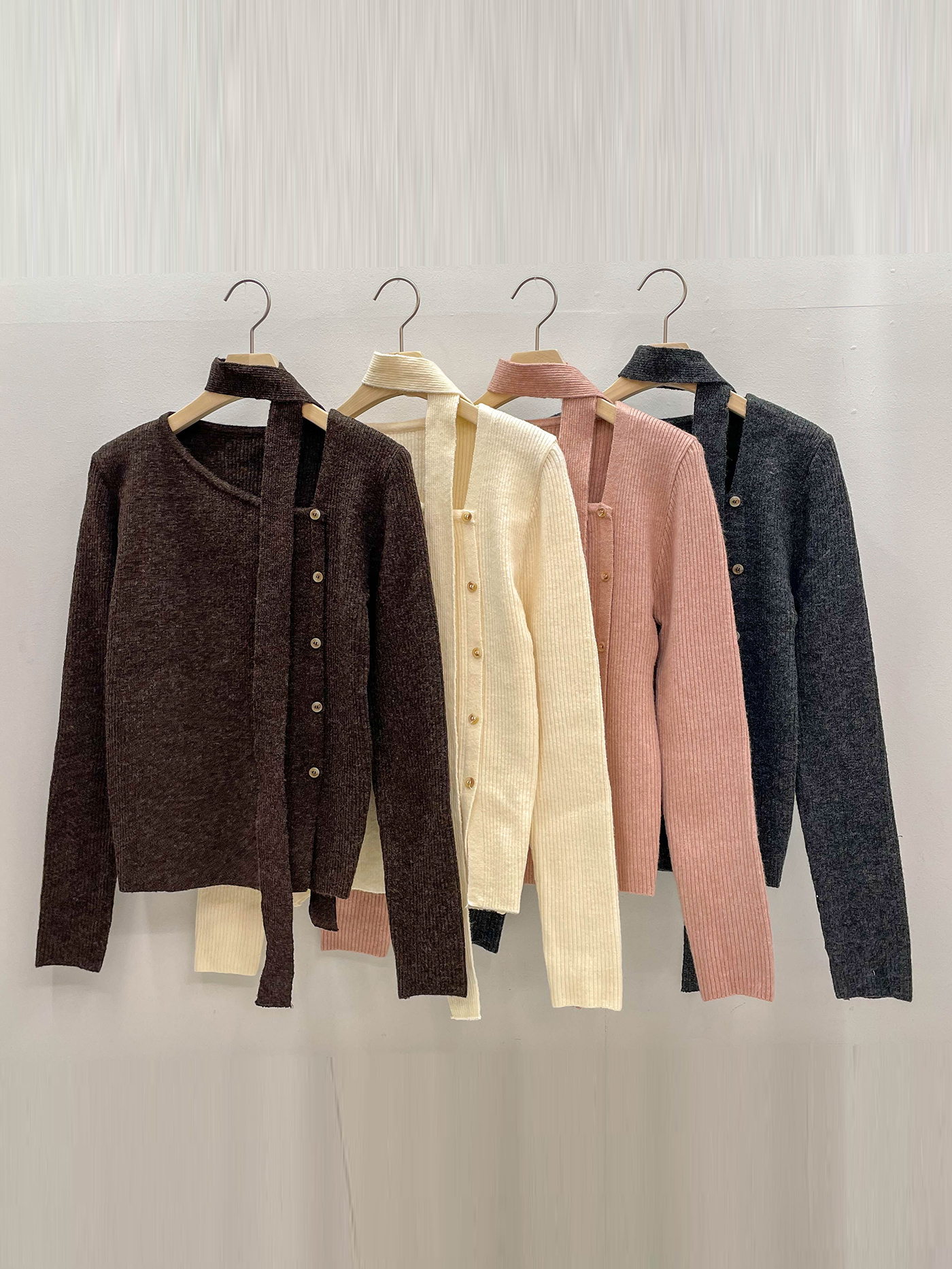 ボタンアンバランスネック長袖カラーニット | 詳細画像20