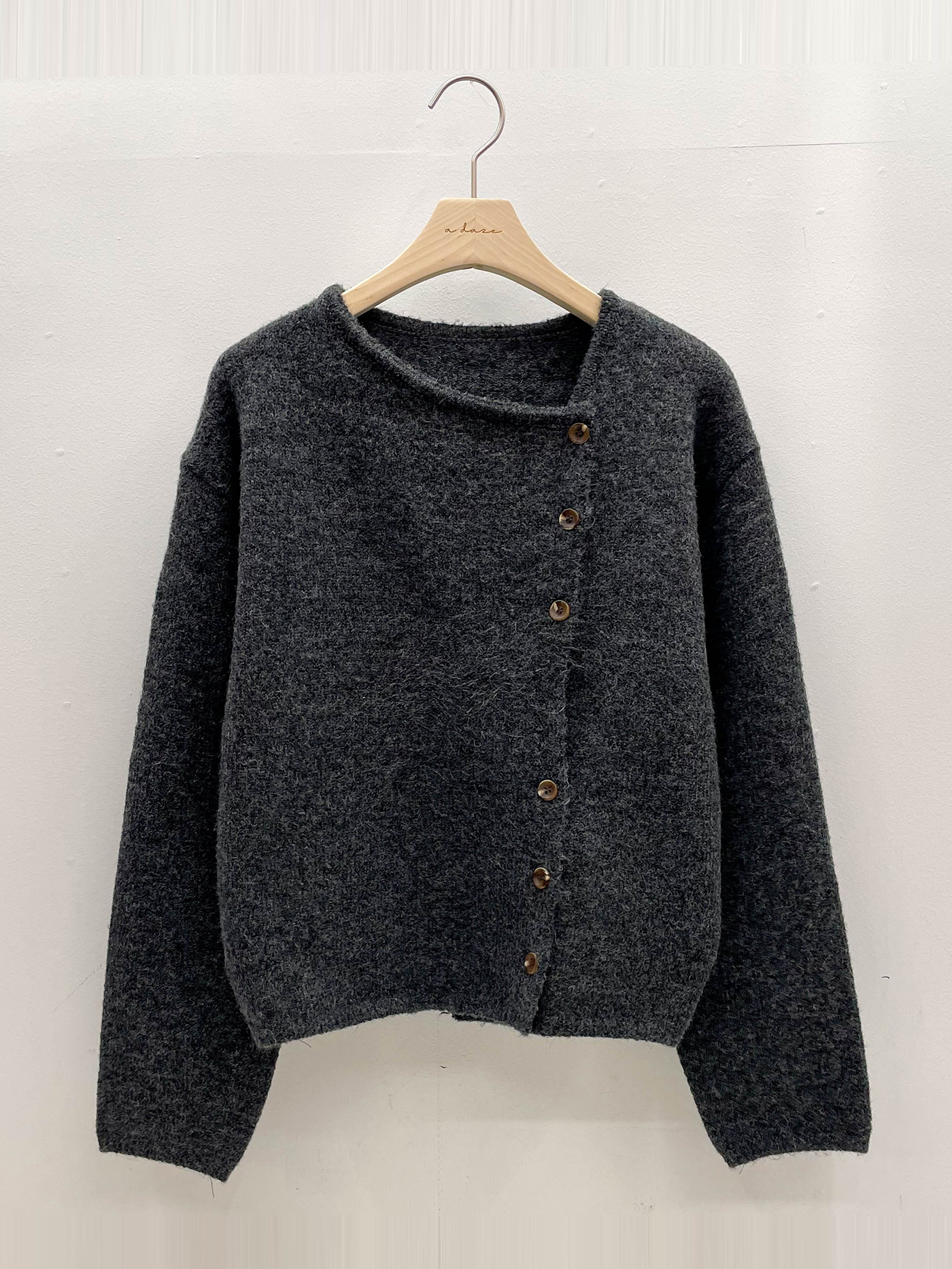 ボタンアンバランスネックカラーカーディガン | 詳細画像17