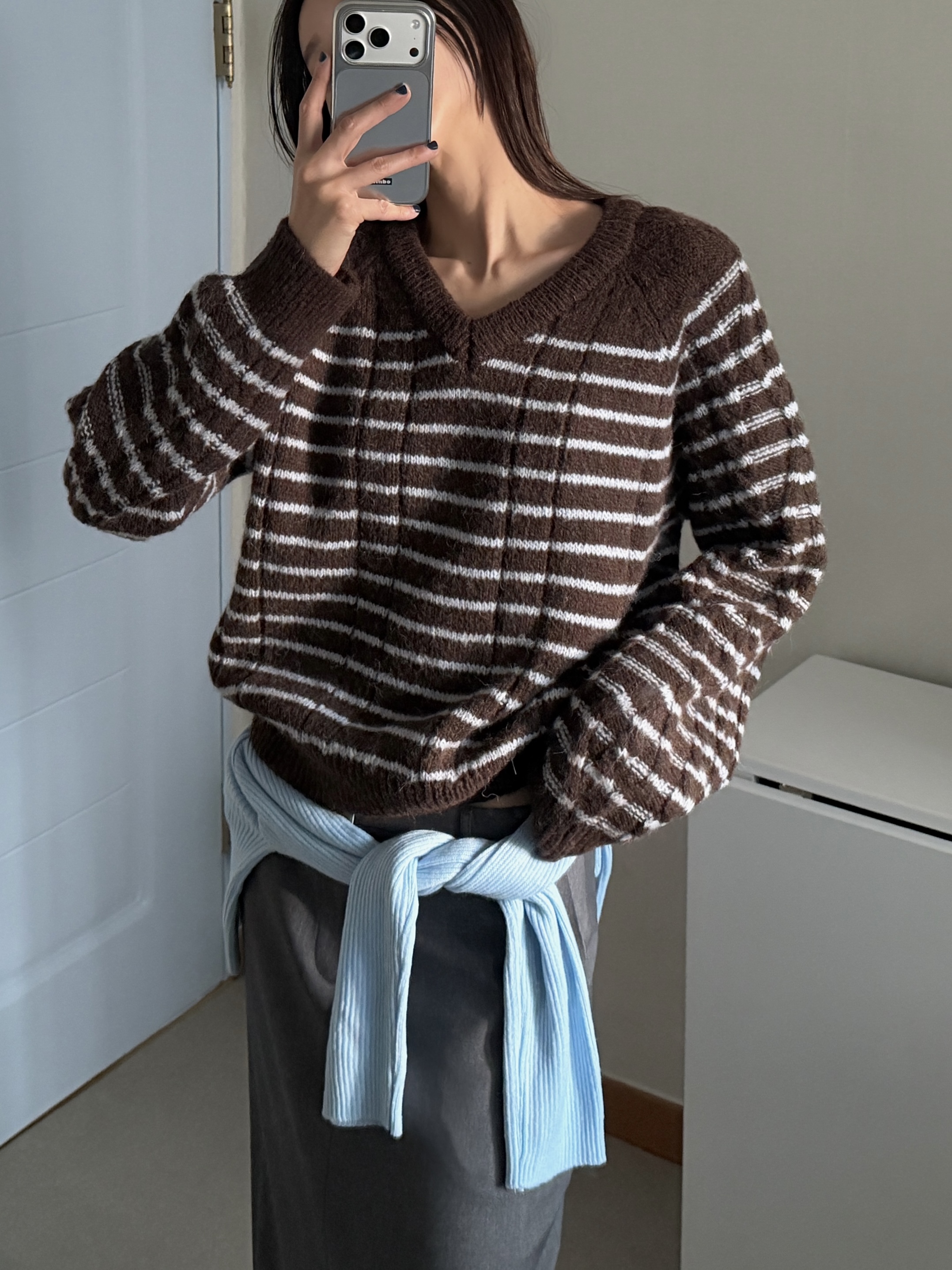 ウール混アルパカ混紡Vネックボーダーカラーニット | 詳細画像2