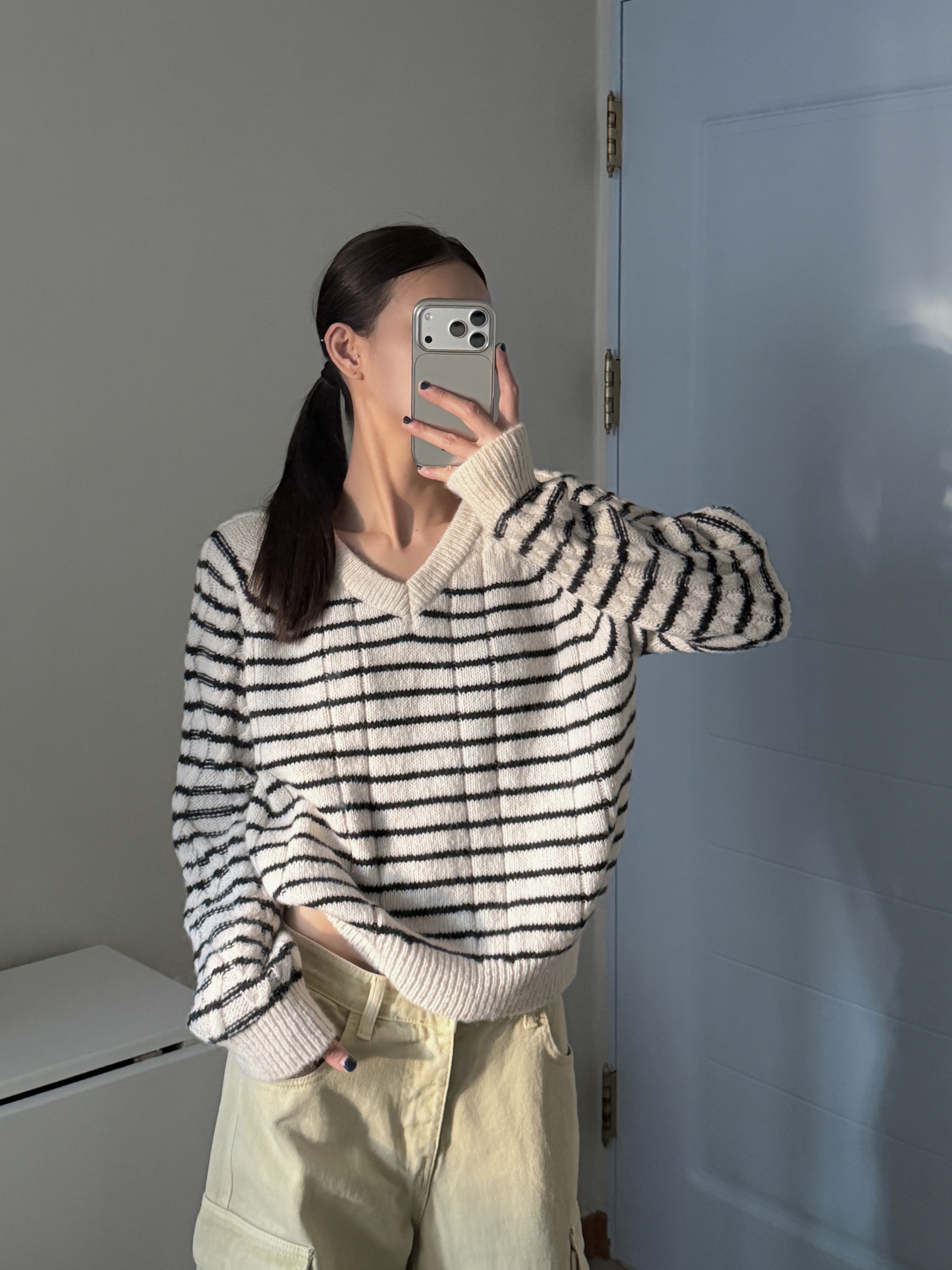 ウール混アルパカ混紡Vネックボーダーカラーニット | 詳細画像9