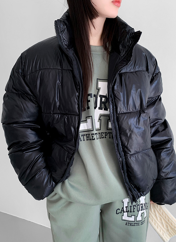 RADIANT クロップドダウンジャケット ブラック Prada Re-Nylon クロップド ダウンジャケット | ブラック | FARFETCH JP