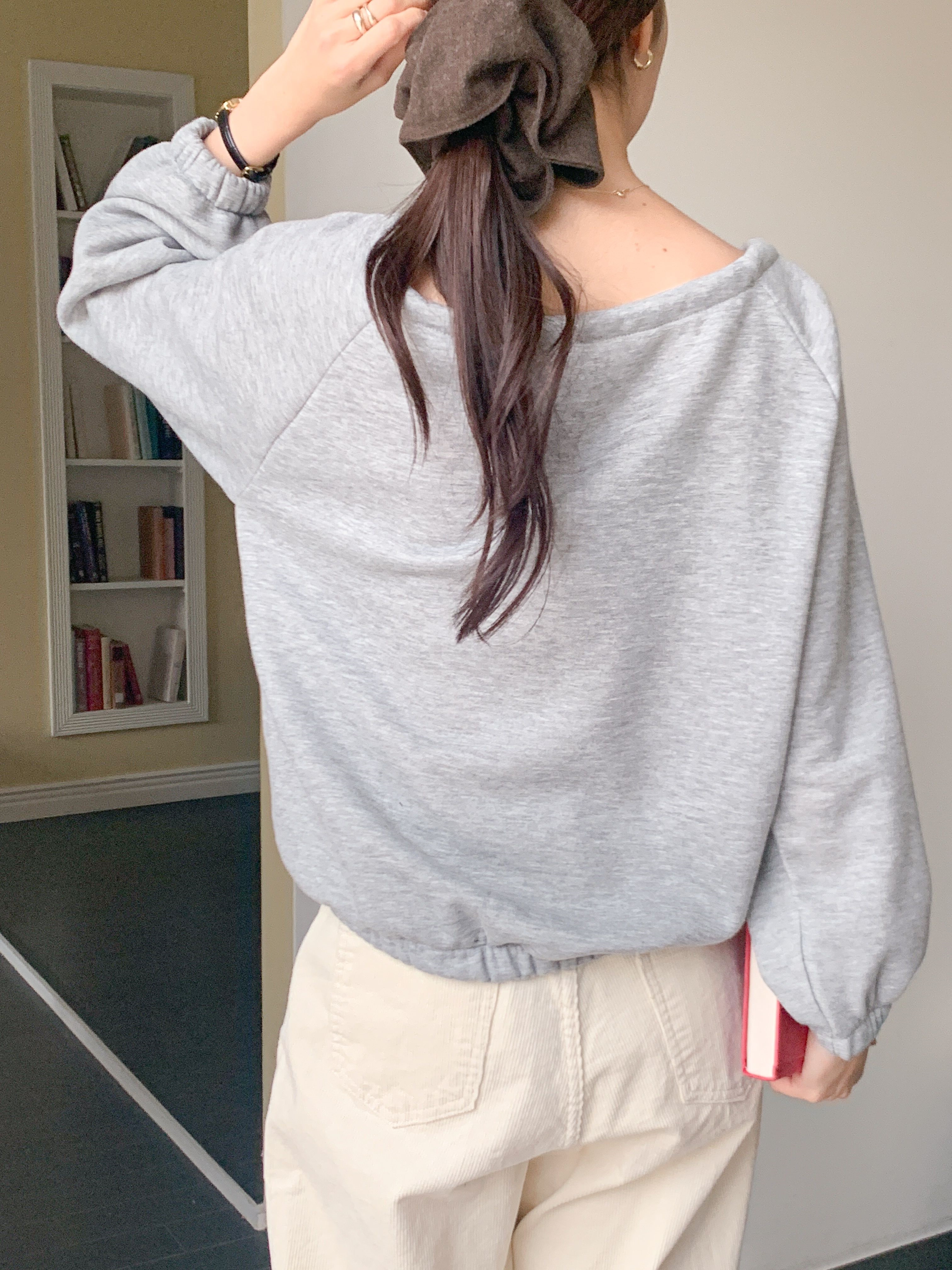 ファー裏地Vネックルーズ長袖レタリングスウェット | 詳細画像3