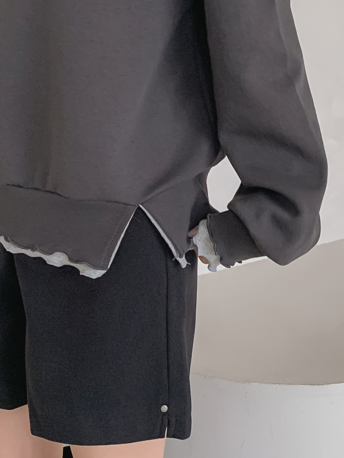 配色ラウンドネックスリットレイヤード風ルーズ長袖スウェット | 詳細画像12