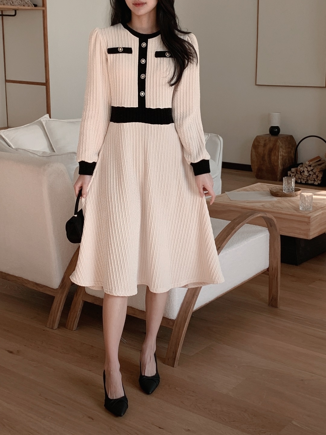 ベロア配色ラウンドネック長袖ミディフレアフェイクボタンワンピース | 詳細画像2