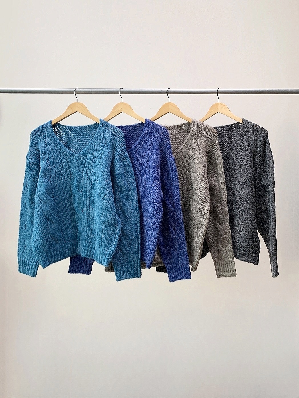 Vネックルーズ長袖ケーブルニット | 詳細画像9