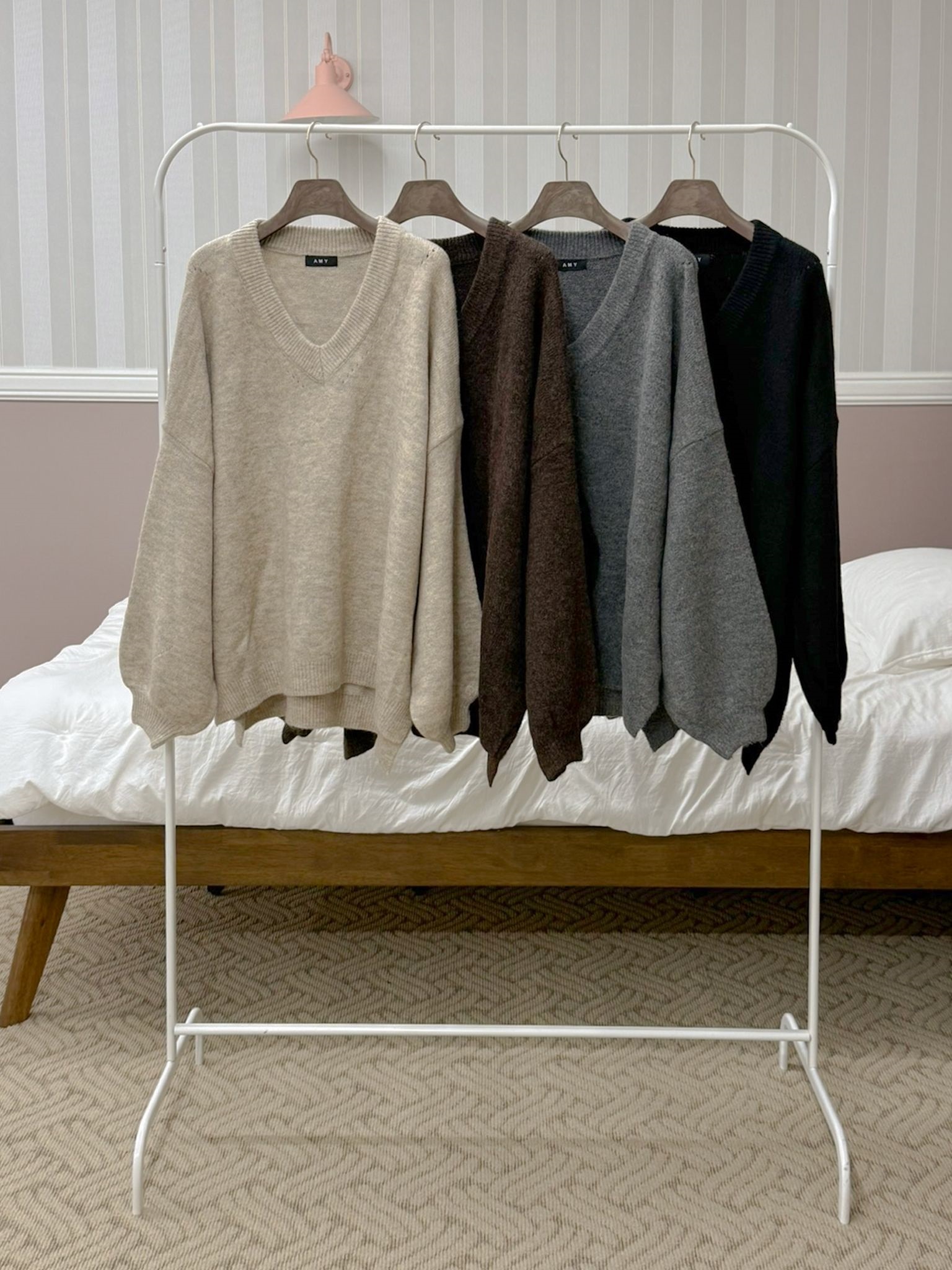 Vネックルーズ長袖ニット | 詳細画像2