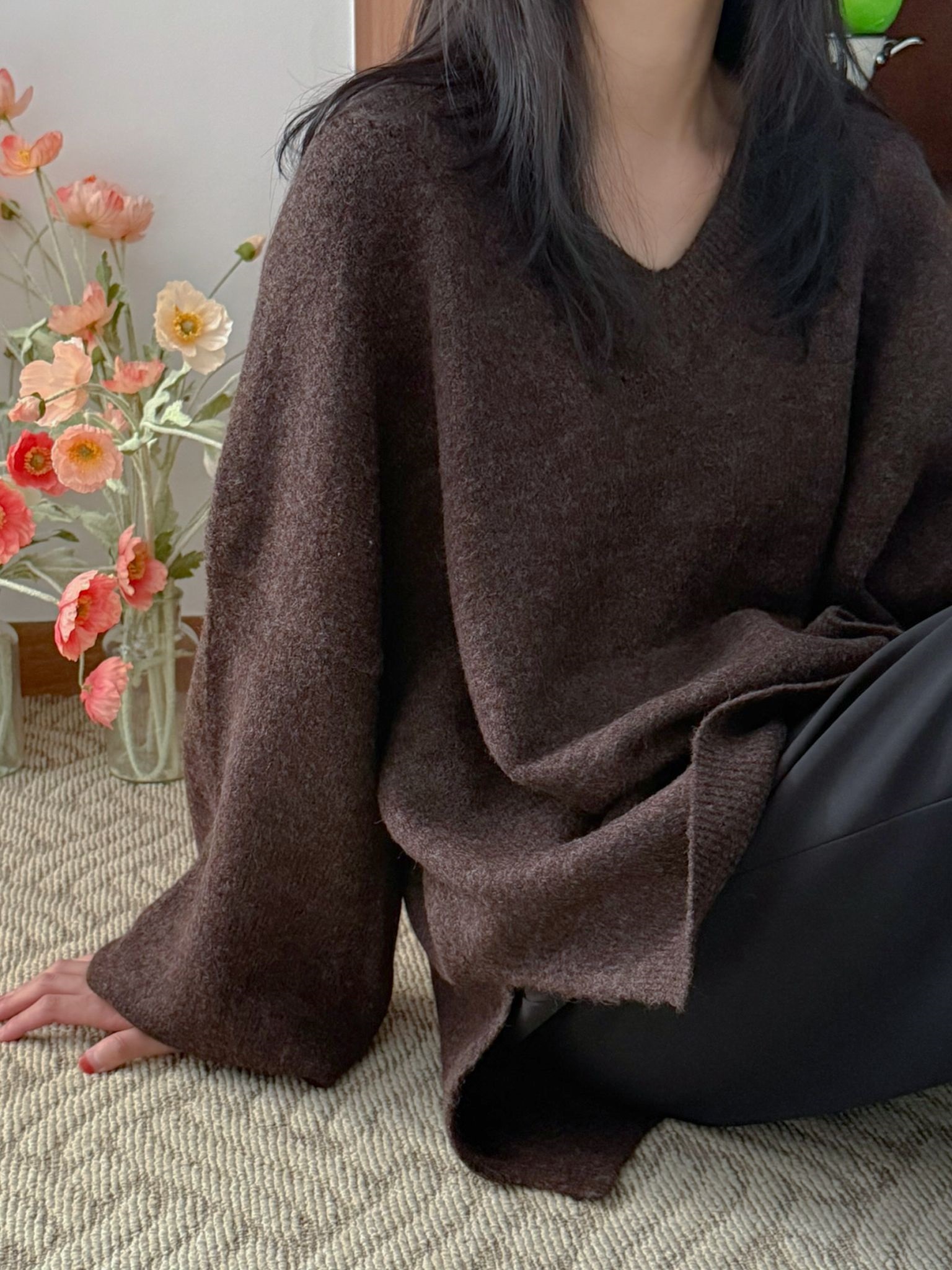 Vネックルーズ長袖ニット | 詳細画像13