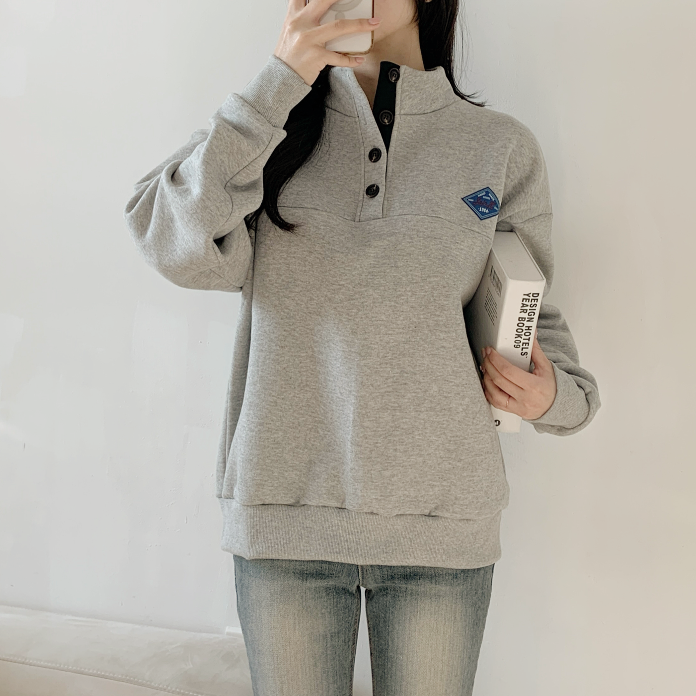 裏起毛コットンボタンハイネックルーズ長袖ロゴスウェット | 詳細画像3