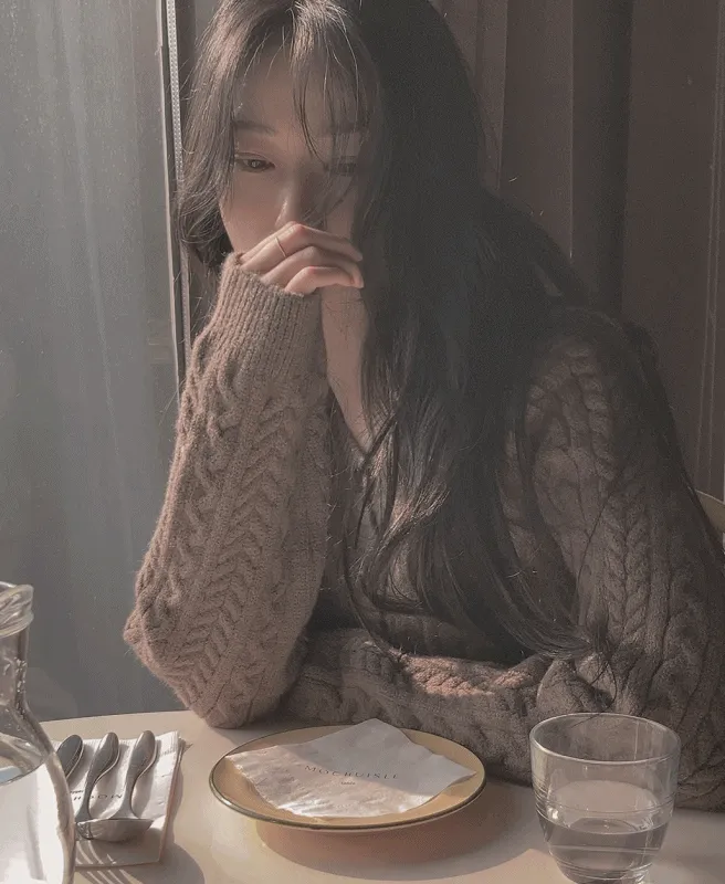 ニットボタンVネッククロップド長袖ケーブルカーディガン | ROMANTICLINE | 詳細画像1