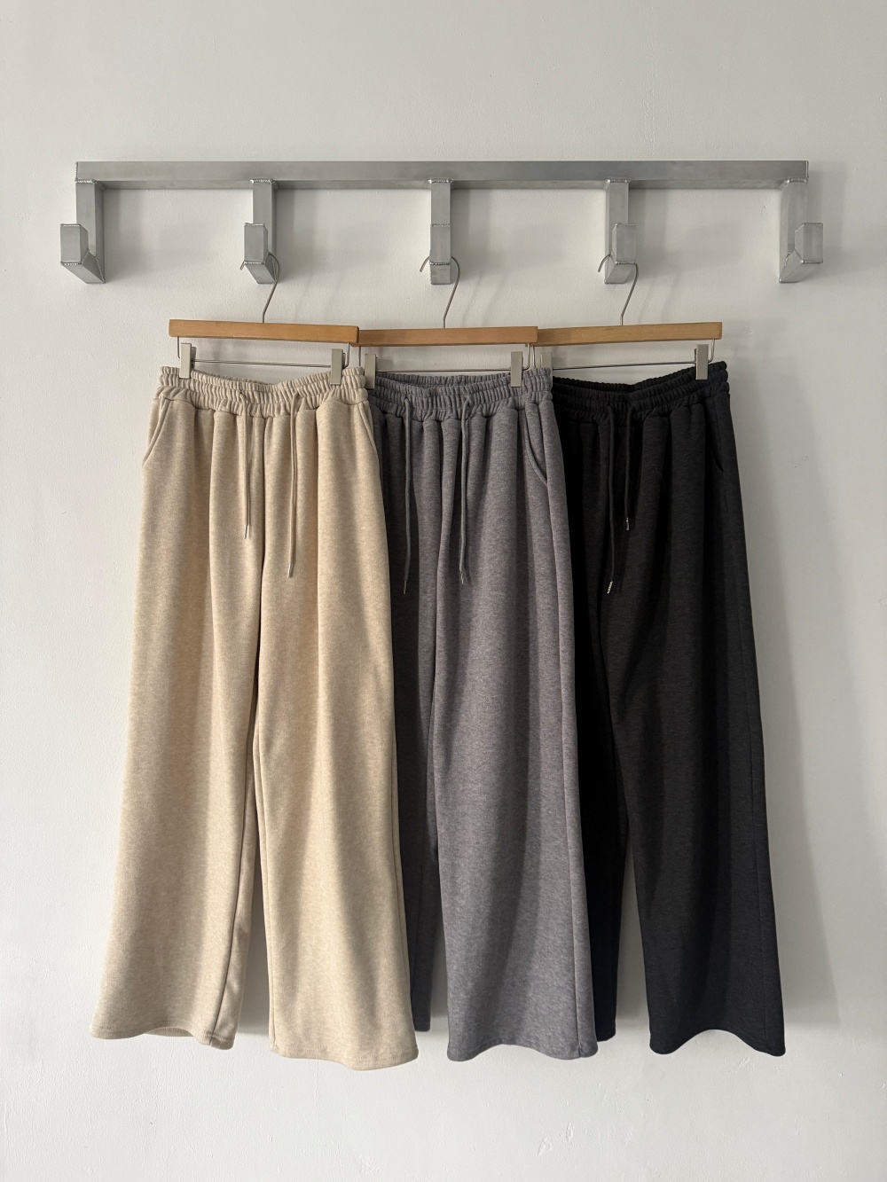 ファー裏地ハイネックフードウエストゴムワイドカンガルーポケットセットアップ | 詳細画像24