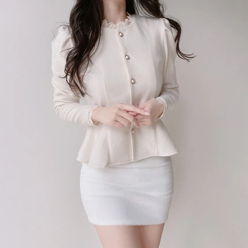 ニットレースアップパール調ボタンパフスリーブペプラムブラウス | mirangmirang | 詳細画像7