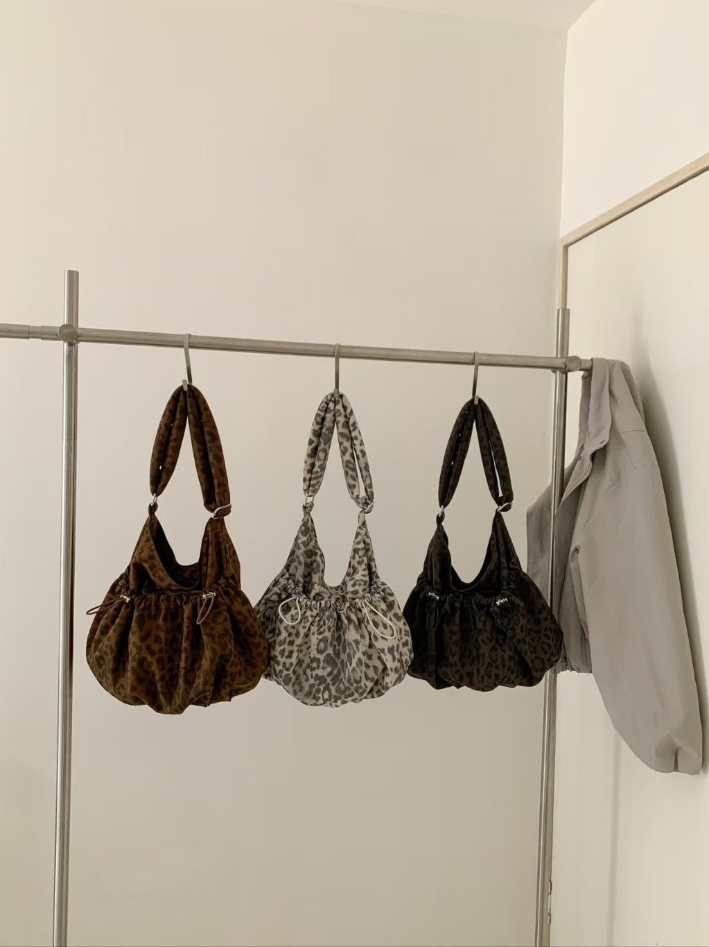 ドローコードレオパードカラーショルダーバッグ | 詳細画像2