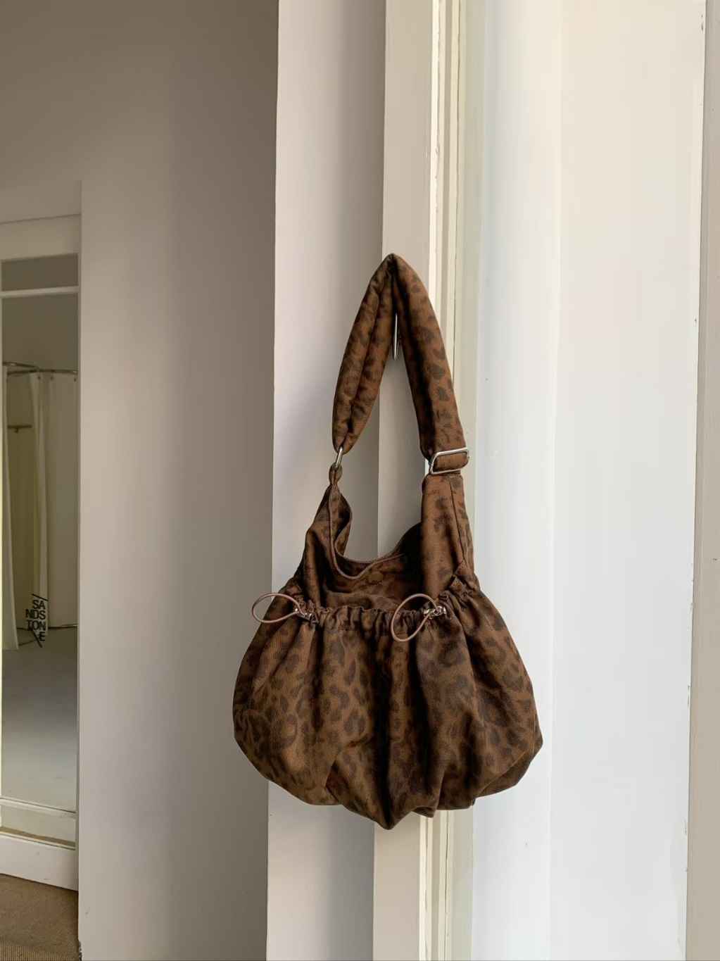 ドローコードレオパードカラーショルダーバッグ | 詳細画像9