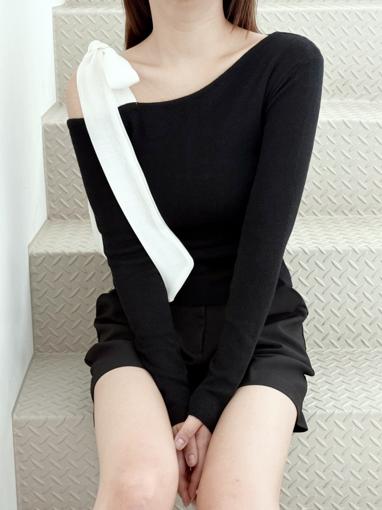 リボンオフショルダーシャーリングアンバランスニット | 詳細画像5