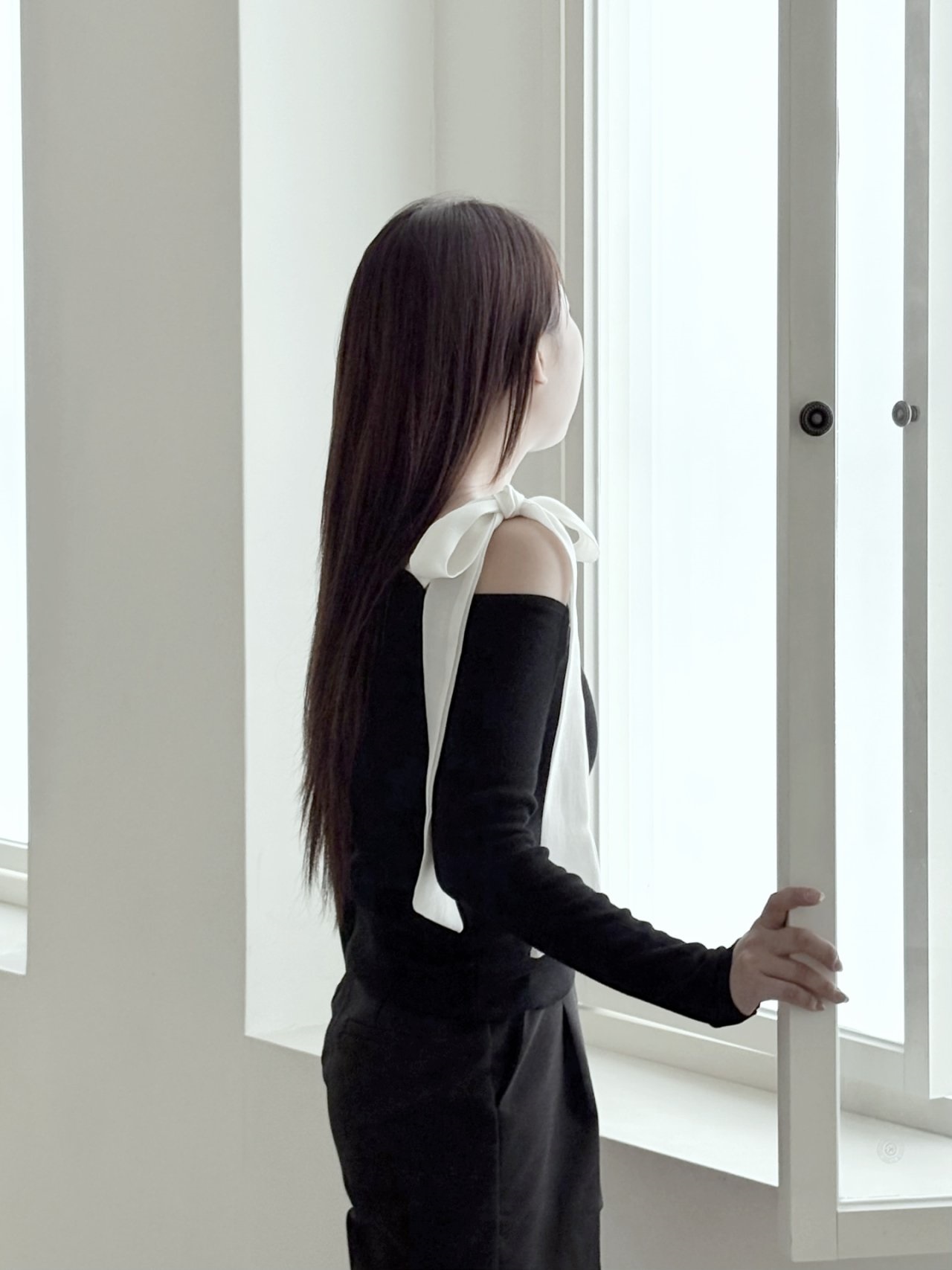 リボンオフショルダーシャーリングアンバランスニット | 詳細画像10