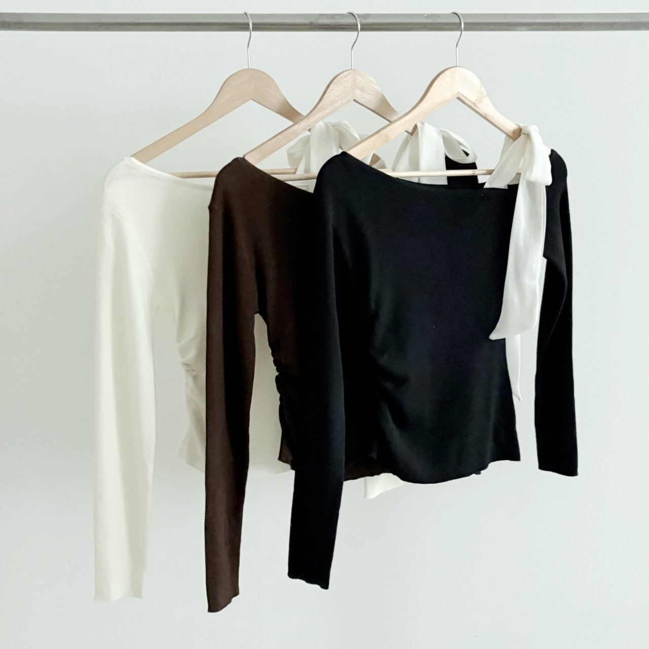 リボンオフショルダーシャーリングアンバランスニット | 詳細画像18