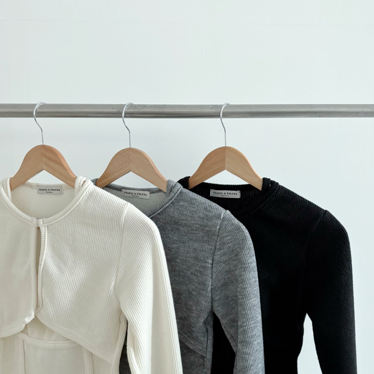 ラウンドネックレイヤード風ホックTシャツ | 詳細画像16