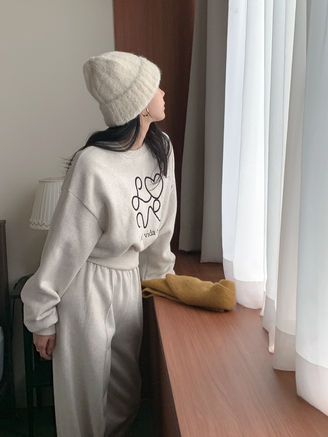 裏起毛ラウンドネックウエストゴムレタリング刺繍セットアップ | 詳細画像9