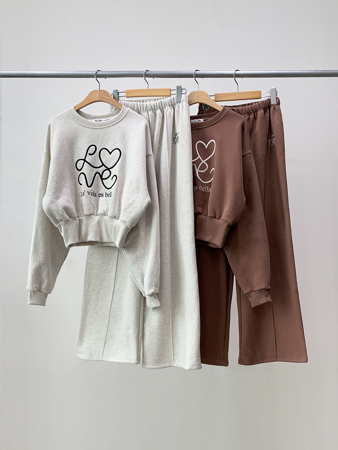 裏起毛ラウンドネックウエストゴムレタリング刺繍セットアップ | 詳細画像17