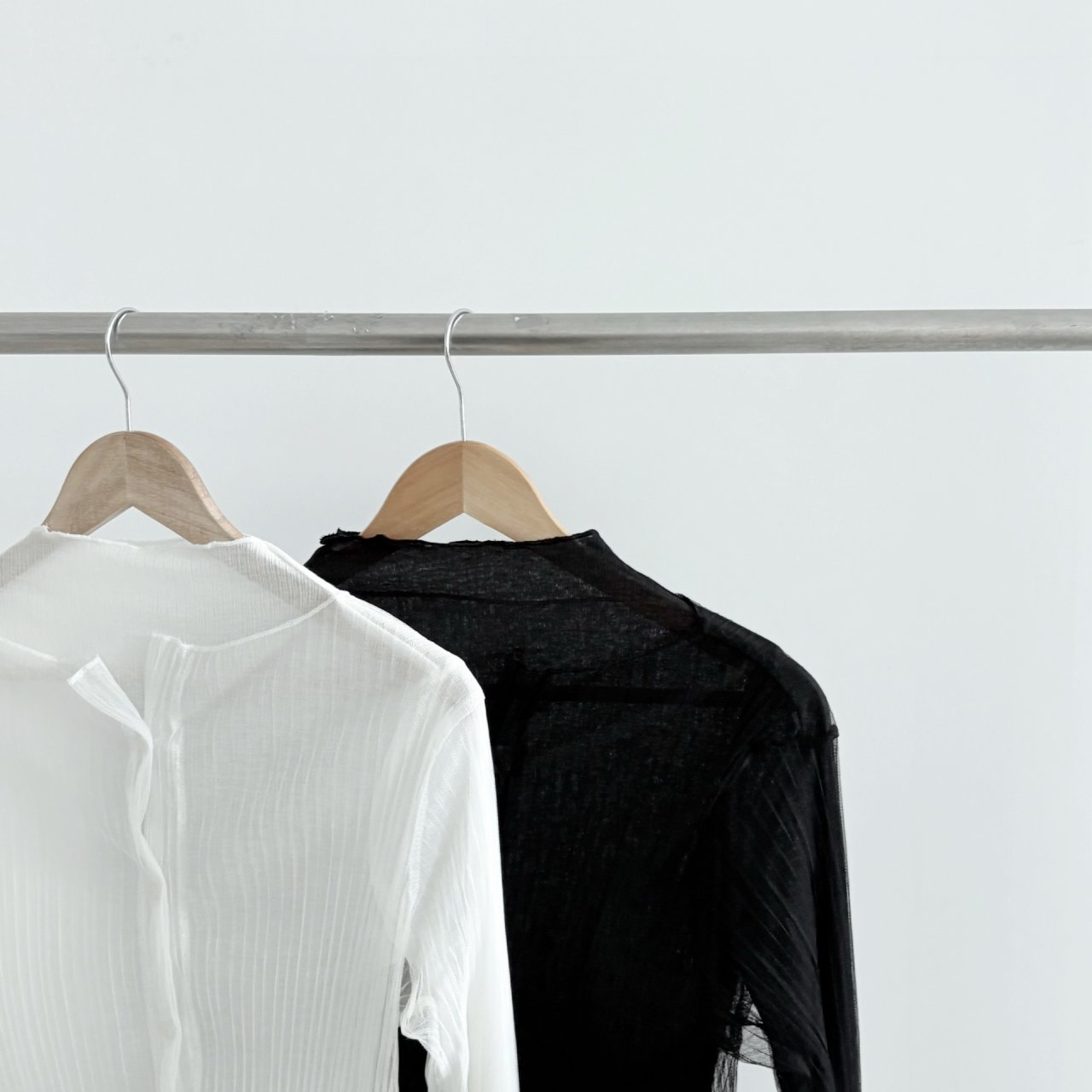 シースルーハーフネックプリーツアンサンブル | 詳細画像21