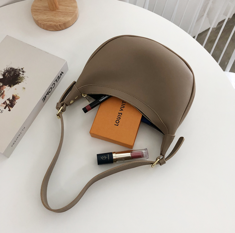 レザー調シンプルショルダーバッグストラップ付 | 詳細画像21