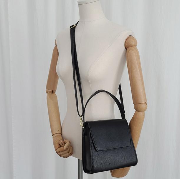 レザー調ショルダーバッグ | 詳細画像3