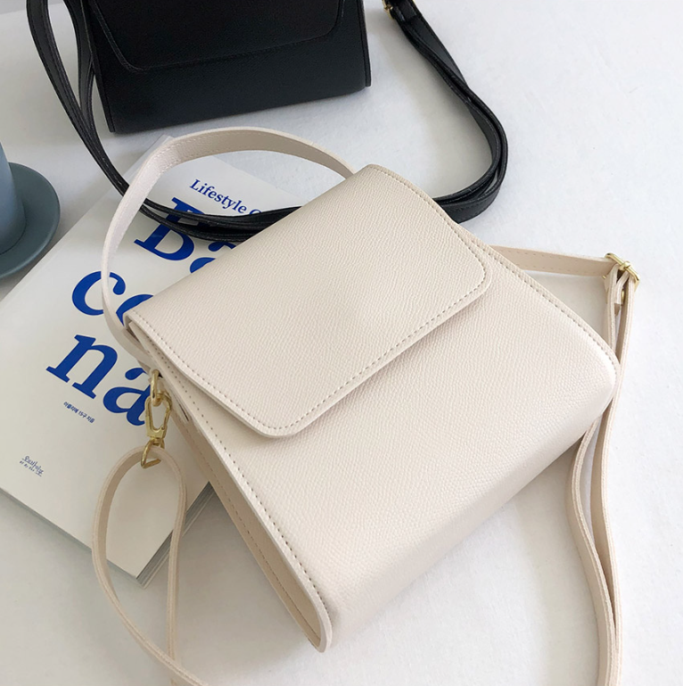 レザー調ショルダーバッグ | 詳細画像9