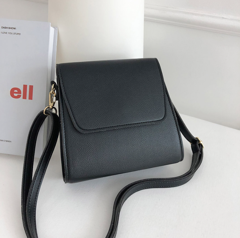 レザー調ショルダーバッグ | 詳細画像13