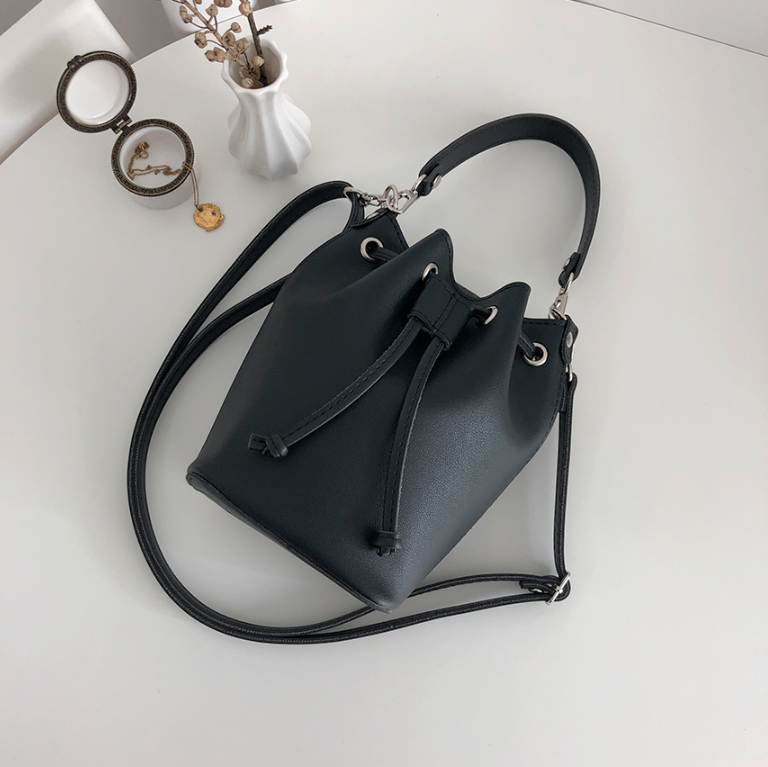 レザー調ショルダーバッグストラップ付 | 詳細画像7